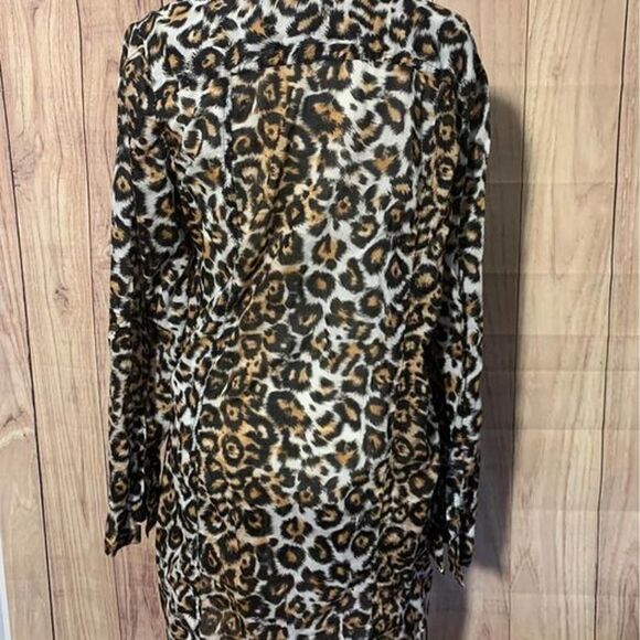 Leopard Print Sz LG Top/blouse. Long Sleeve/roll Tab ~Jaclyn Smith~ Button Down - Picture 6 of 10